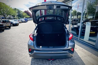 Toyota C-HR Toyota C-HR 1.2 Executive / CAMERA / TREKHAAK / CLIMA - afbeelding nr 11
