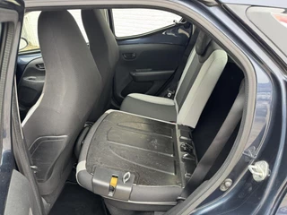 Toyota Aygo Toyota Aygo 1.0 VVT-i x-play Airco Camera Bluetooth Media player Nieuwe 4 seizoenen banden - afbeelding nr 21