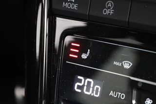 Volkswagen T-Roc Volkswagen T-Roc 1.5 TSI 110kW DSG-7 R-Line Black Style Panorama/IQ.Light/Virtual Cockpit Pro/App-Connect/18