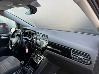 Volkswagen Touran Volkswagen Touran 1.2 TSI Highline 7p|Carplay|Allseasonbanden - afbeelding nr 19