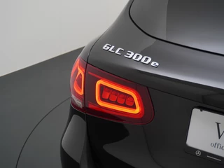 Mercedes-Benz GLC Mercedes-Benz GLC 300e AMG // Panoramadak // Burmester // 360 Camera // Keyless // Carbon // Sfeerverlichting // Carplay - afbeelding nr 3