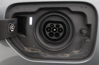 BMW 3 Serie BMW 3-serie 320e M Sport | Head-Up | Stoel & stuurverwarming |  Adaptive cruise | Sportstoelen | Adaptief LED | Sfeerverlichting | Camera | Carplay | Leder/Alcantara - afbeelding nr 21