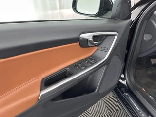 Volvo V60 Aut. *PANO | LUXURY-LEATHER | BI-XENON | PREMIUM AUDIO | NAVI-FULLMAP | MEMORY-PACK | HEATED-COMFORTSEATS | TOWBAR | ECC | PDC | CRUISE | 17''ALU* - afbeelding nr 21