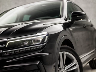Volkswagen Tiguan 150Pk Automaat (PANORAMADAK, DIGITAL COCKPIT, APPLE CARPLAY, ELEK SPORTSTOELEN, LEDER, STOELVERWARMING, CAMERA, GETINT GLAS, KEYLESS, LED, ELEK ACHTERKLEP, PARKEER ASSISTENT, NIEUWSTAAT) - afbeelding nr 20