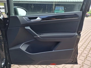Volkswagen Touran | Automaat | Navi | Trekhaak | Stoel- en stuurverwarming | ACC | LED | - afbeelding nr 32