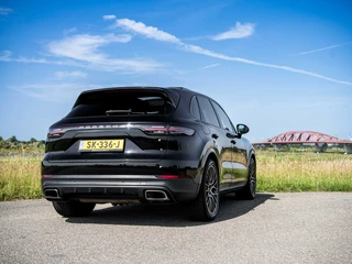 Porsche Cayenne Porsche Cayenne 3.0 V6 340PK Pano Stoelkoeling Bose ACC Sport Chrono Led Matrix 360 Camera Softclose Luchtvering - afbeelding nr 19