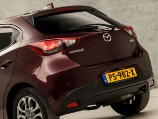Mazda 2 (NAVIGATIE, CAMERA, HEAD-UP DISPLAY, STOELVERWARMING, GETINT GLAS, LEDEREN SPORTSTOELEN, LM VELGEN, CRUISE, NIEUWE APK, NIEUWSTAAT) - afbeelding nr 13