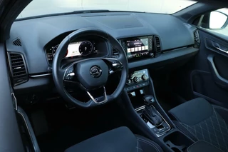 Škoda Karoq Skoda Karoq 1.5 TSI / 150 PK / DSG / Sportline / Black Edition / Virtual Cockpit / Camera / Cruise Control / Trekhaak / 19