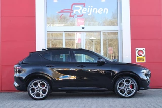 Alfa Romeo Tonale Alfa Romeo Tonale 1.5T 160PK HYbrid VELOCE | PANORAMISCH SCHUIF / KANTELDAK | LEDEREN BEKLEDING | VOORSTOELEN / STUUR VERWARMD | VOORSTOELEN GEVENTILEERD | VOORSTOELEN ELEKTRISCH VERSTELBAAR | DRAADLOOS APPLE CARPLAY / ANDROID AUTO | 360° CAMERA | AUTOMATISCH DIMMENDE BUITENSPIEGELS | 20