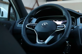 Volkswagen Tiguan Volkswagen Tiguan 1.5 TSI / 2x R-Line / Virtual Cockpit / Camera / Matrix LED / Trekhaak / 20