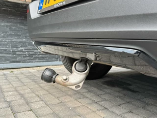 Volvo XC40 Volvo XC40 1.5 T5 Twin Engine R-Design Automaat | Achteruitrijcamera | LED verlichting | Trekhaak uitklapbaar | Stoelverwarming | Climate control | Cruise control adaptief | Dode hoek detectie | Getint glas | Parkeersensoren voor en achter - afbeelding nr 45