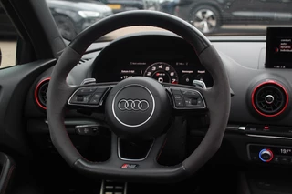 Audi RS3 Audi RS3 Limousine 2.5 TFSI quattro / Full option! / Panoramadak / Camera / RS Seats / 19'' / Matrix LED / Virtual Cockpit / B&O / DAB / Audi Magnetic Ride / Navigatie / Stoelverwarming / ACC - afbeelding nr 17