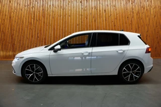 Volkswagen Golf Volkswagen Golf VIII 1.0 e-TSI STYLE AUTOMAAT/ NAVI/ SFEERVERLICHTING - afbeelding nr 30