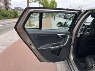 Volvo V60 Volvo V60 2.4 D6 AWD Plug-In Hybrid Momentum Navi Trekhaak Airco/ECC - afbeelding nr 31