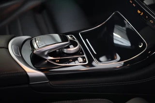 Mercedes-Benz GLC Mercedes-Benz GLC-klasse Coupé 300 4MATIC AMG 63 Look / Lane Assist / Leder / F1 / Sfeerverlichting / Camera / Led / Pdc / 20 Inch - afbeelding nr 31