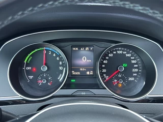 Volkswagen Passat Volkswagen Passat Variant 1.4 TSI DSG GTE PANO-DAK/LEDER/TREKHAAK/360CAMERA/AMBIENTE+ - afbeelding nr 17