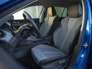 Škoda Octavia | Matrix LED | Lodge Interieur | Chrome pakket | Stoel-, Stuur- & voorruitverwarming | Navi 13inch | Wireless App-connect | El. achterklep m.sensor | ACC | Winterpakket - afbeelding nr 4