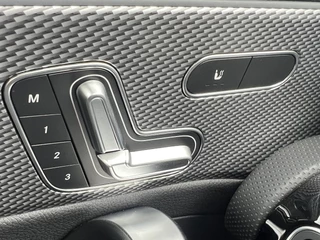 Mercedes-Benz CLA Navigatie Trekhaak Panoramadak Elek. Stoelen Leer Stoelverwarming DAB Keyless Getint Glas  NL Auto BTW - afbeelding nr 28