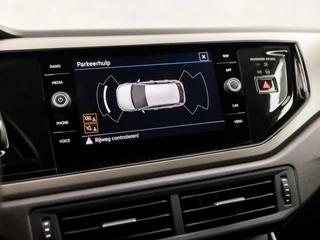 Volkswagen Polo Volkswagen Polo 1.0 TSI Sportline Automaat (APPLE CARPLAY, PARKEERSENSOREN, LM VELGEN, GETINT GLAS, SPORTSTOELEN, ADAPTIVE CRUISE, PARKEERSENSOREN, NIEUWSTAAT) - afbeelding nr 17