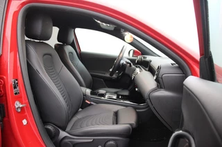 Mercedes-Benz A-Klasse Mercedes-Benz A-Klasse 180 Business Solution Automaat - Camera, Digital Cockpit, Leer - afbeelding nr 17