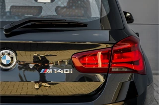 BMW 1 Serie BMW 1 Serie M140i Shadow Schuifdak H/K Stuurverw Camera CarPlay Leer - afbeelding nr 15