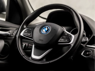 BMW X1 BMW X1 xDrive25e Sportline 221Pk Automaat (GROOT NAVI, DEALER ONDERHOUDEN, SFEERVERLICHTING, CLIMATE, LEDER, STOELVERWARMING, SPORTSTOELEN, GETINT GLAS, ELEK ACHTERKLEP, NIEUWE APK, NIEUWSTAAT) - afbeelding nr 17