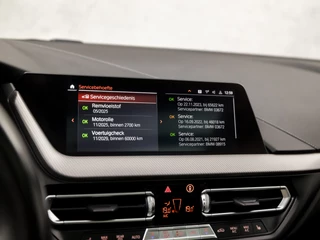 BMW 1 Serie Automaat (PANORAMADAK, M PAKKET, APPLE CARPLAY, GROOT NAVI, STOELVERWARMING, LEDEREN SPORTSTOELEN, CAMERA, GETINT GLAS, M SPORT BESTURING, SFEERVERLICHTING, NIEUWE APK, NIEUWSTAAT) - afbeelding nr 31