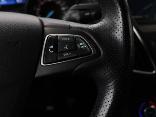 Ford Focus Ford Focus 1.0 EcoBoost 140pk ST-Line |  Stoel & stuurverwarming | Xenon | Carplay | Navigatie | Climate control | Parkeerhulp | Cruise control - afbeelding nr 15
