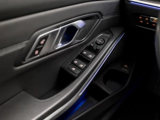 BMW 3 Serie BMW 3 Serie Touring 320i Sportline Shadow 184Pk Automaat (APPLE CARPLAY, GROOT NAVI, CAMERA, LEDER, ADAPTIVE CRUISE, SFEERVERLICHTING, SPORTSTOELEN, HIFI, TREKHAAK ELEKTRISCH, GETINT GLAS, NIEUWSTAAT) - afbeelding nr 23