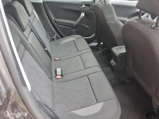 Peugeot 2008 Peugeot 2008 1.2 PureTech Blue Lion , PANO dak , Navi - afbeelding nr 17
