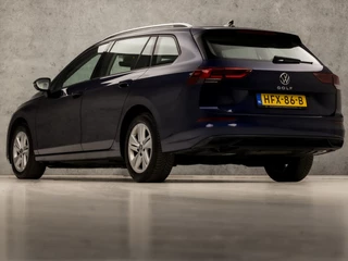 Volkswagen Golf Volkswagen Golf Variant 1.0 TSI Luxury Sport (APPLE CARPLAY, GROOT NAVI, SFEERVERLICHTING, STUUR/STOELVERWARMING, SPORTSTOELEN, KEYLESS, PARKEERSENSOREN, NIEUWSTAAT) - afbeelding nr 3