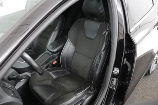 Volvo V40 Volvo V40 2.0 T4 Sport | Stoelverwarming | Full LED |  Navigatie | Leder/Alcantara | Climate control | Parkeerhulp | Cruise control | R Design - afbeelding nr 5