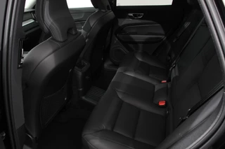 Volvo XC60 Volvo XC60 2.0 T6 Plug-in hybrid AWD Plus Dark Volvo XC60 2.0 Recharge T6 AWD Plus Dark | Nieuw! | Leder | Navigatie | Google | Harman Kardon | Panorama dak | Lichtmetalen Velgen 19