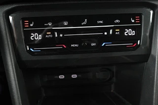 Volkswagen Tiguan Volkswagen Tiguan 1.5 TSI R-Line | Panoramadak | 360 camera | Trekhaak | Full LED | Stoelverwarming | Carplay | Harman-Kardon | Adaptive cruise | Navigatie - afbeelding nr 27