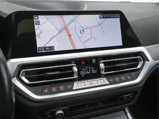 BMW 3 Serie BMW 3 Serie Touring 330e Business Edition Plus M-Sportpack (INCL-BTW) *PANO | VERNASCA-FULL-LEATHER | HEAD-UP | FULL-LED | DIGI-COCKPIT | NAVI-FULLMAP | HEATED-SPORTSEATS | HIFI-SOUND | CAMERA | AMBIENT-LIGHT | TOWBAR | 19''ALU* - afbeelding nr 15