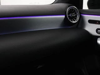 Mercedes-Benz A-Klasse Mercedes-Benz A-klasse 200 Business Solution AMG | Panoramadak |  Stoelverwarming | Trekhaak | Matrix LED | Memory | Carplay | Keyless | Camera | Sfeerverlichting | Leder/Alcantara | Park Assist - afbeelding nr 26