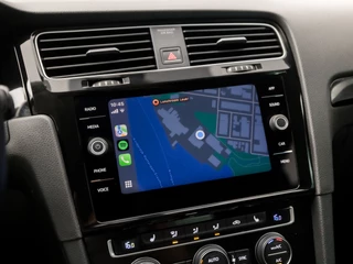 Volkswagen Golf Volkswagen Golf 1.0 TSI Luxury Automaat (APPLE CARPLAY, GROOT NAVI, CLIMATE, STOELVERWARMING, SPORTSTOELEN, ADAPTIVE CRUISE, LM VELGEN, GETINT GLAS, PARKEERSENSOREN, NIEUWE APK, NIEUWSTAAT) - afbeelding nr 28