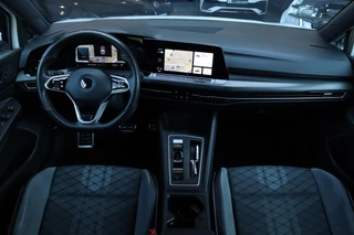 Volkswagen Golf Volkswagen Golf 8 1.5 eTSI / 3x R-Line / DSG / DAB / CarPlay / Navi / 150pk / LED / 18