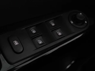 Renault Captur Renault Captur 0.9 TCe Helly Hansen | 1e eigenaar |  Stoelverwarming | Trekhaak | Camera | Navigatie | Keyless | Climate control | Cruise control | LED - afbeelding nr 29
