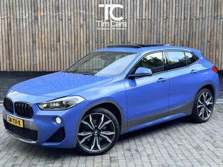 BMW X2 sDrive20i M-sport Automaat | Panoramadak | DAB | LED verlichting | 20 inch | Schakelflippers | Lederen bekleding | Stoelverwarming | Lane assist | Parkeersensoren voor en achter | Achteruitrijcamera