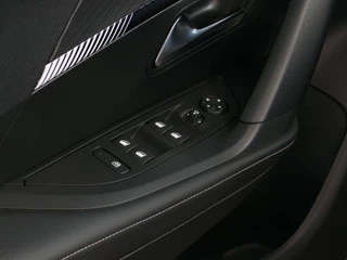 Peugeot 2008 Peugeot 2008 1.2 130PK ✅NW MODEL✅ BLACK EDITION TREKHAAK BLINDSPOT CARPLAY NAVI LED VIR.COCKPIT 360.CAMERA ADAP.CRUISE KEYLESS STOELVERW. 11/2024 - afbeelding nr 17