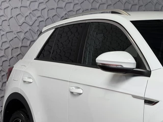 Volkswagen T-Roc Volkswagen T-Roc 1.5 TSI 150PK R-LINE EVO IQ LIGHT ALCANTARA ELEK.KLEP CARPLAY STOEL/STUUR VERW. 18