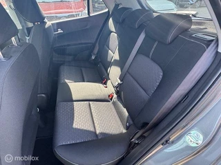 Kia Picanto Kia Picanto 1.0 67pk Automaat  Stoel en Stuur verwarming ,  Navigatie / Apple carplay  / Android auto , Achteruit camera , Bluetooth , Priveglas , Chrome handgrepen , Sport Velgen ,  9.500km !! - afbeelding nr 19