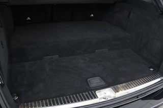 Mercedes-Benz C-Klasse Mercedes-Benz C-klasse 300e AMG Limited | Panoramadak | Stoelverwarming |  360 camera | Matrix LED | Carplay | Trekhaak | Leder/Alcantara | Climate control - afbeelding nr 13