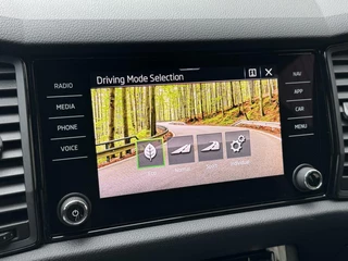 Škoda Kodiaq Skoda Kodiaq 1.5 TSI Sportline Automaat | Trekhaak uitklapbaar | Navigatiesysteem | Stoelverwarming | Stuurverwarming | Getint glas | Cruise control | 20 inch lichtmetalen velgen | Achteruitrijcamera | Parkeersensoren voor en achter - afbeelding nr 32