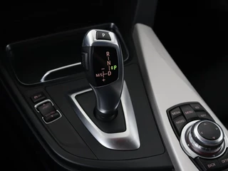 BMW 3 Serie BMW 3-serie 320d | Stoelverwarming | Trekhaak | Full LED |  Navigatie | Sportstoelen | Climate control | Bluetooth | Parkeerhulp | Cruise control - afbeelding nr 19