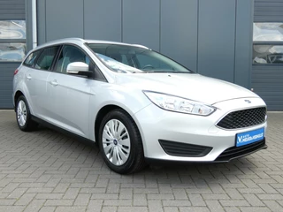 Ford Focus Ford Focus Wagon 1.0 100 PK Trend | AIRCO | 124000 KM!!! - afbeelding nr 2