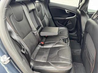 Volvo V40 Volvo V40 CROSS COUNTRY 1.5 T3 Momentum Ocean Race Cruise control Climate control Parkeersensor Navigatie - afbeelding nr 31