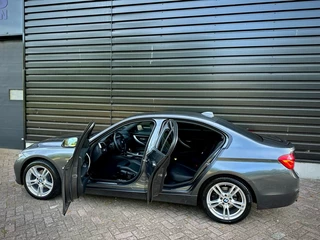 BMW 3 Serie BMW 3 Serie 320i AUT|SPORTLEER|CAMERA|CARPLAY|HiFi - afbeelding nr 9