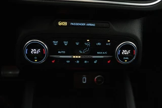 Ford Focus Ford Focus 1.0 EcoBoost Titanium Business (PANORAMADAK, TREKHAAK, ACHTERUITRIJCAMERA, STOEL/STUUR VERWARMING, SFEER) - afbeelding nr 21